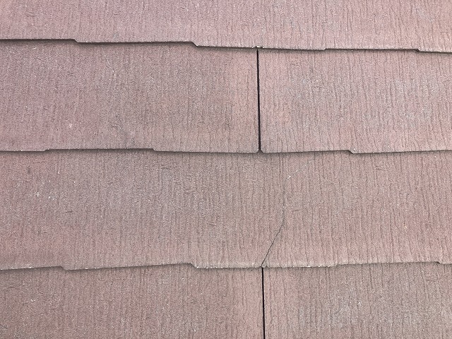 羽島市で差し替え工事のため割れたスレート板を撤去、釘が緩くなっていたので留めました